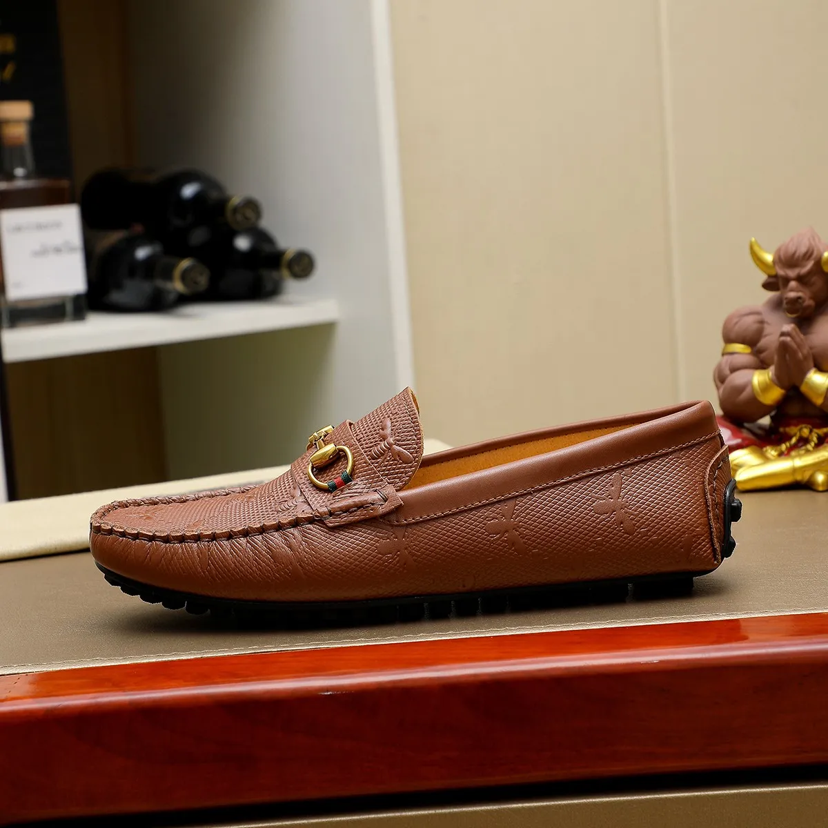 Men's shoes💰380💰🕷🕷️【 GUCCI 】Gucci's best-selling trendy men's casual slip-on shoes 🇨🇳Official website original 1:1 mold 💯Original quality, fine workmanship ☘Fashionable and versatile, perfect shape, comfortable on the feet 🍓Trendy men's recommended model, imported cowhide on the top layer 🎋High-quality pigskin lining, rubber wear-resistant and non-slip outsole, high-end atmosphere, worth owning 🍉Optional 38-44